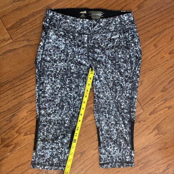 Avia capris length blk gray yoga pants - Size medium - Picture 12 of 14